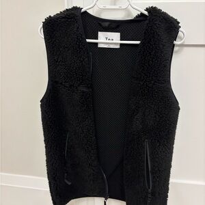 Aritzia Black Sherpa Vest - Size XS